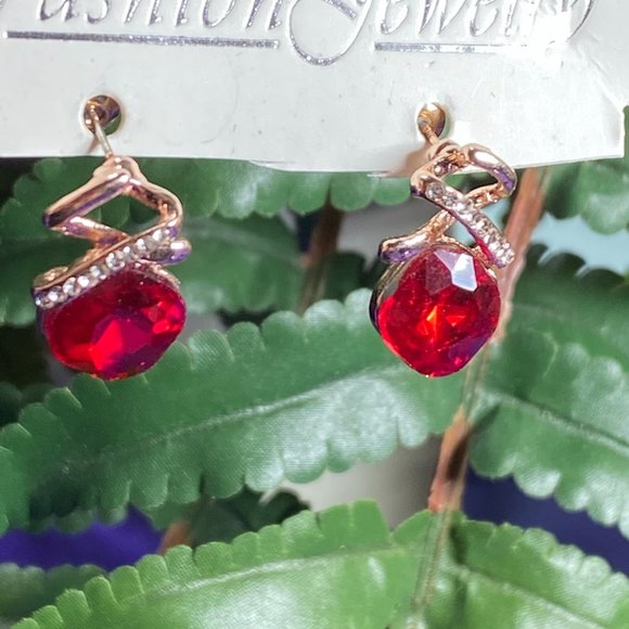 NW๐ Stunning RED Oval ear studs Rose Gold plated - Picture 10 of 12